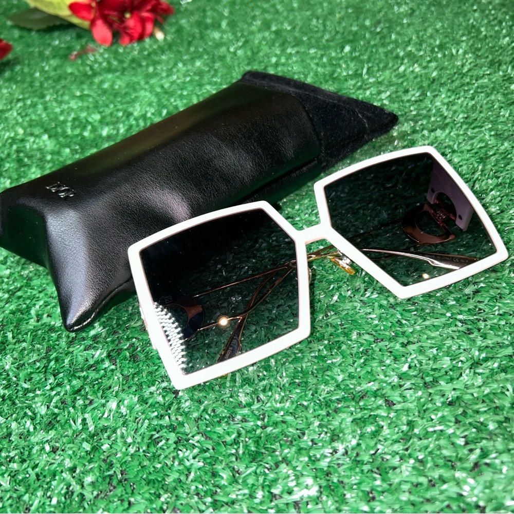 Christian Dior - 30Montaigne SU White Sunglasses